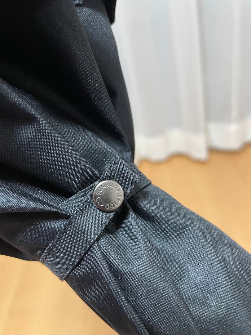 サンバリア100 折りたたみ日傘 2段折 フリル ブラック 木曲がり手元