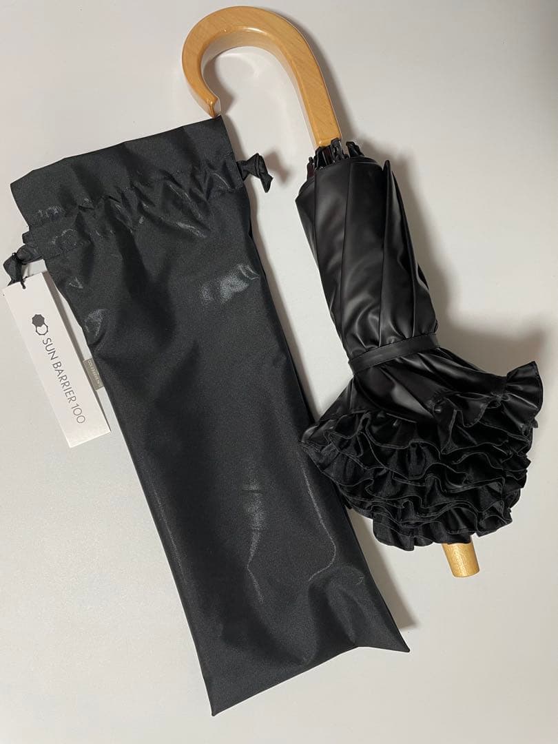 サンバリア100 折りたたみ日傘 2段折 フリル ブラック 木曲がり手元