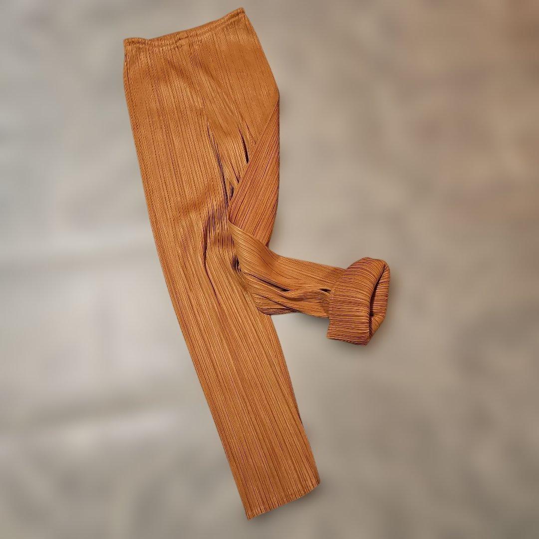 ISSEY MIYAKE プリーツカジュアルパンツ オレンジ