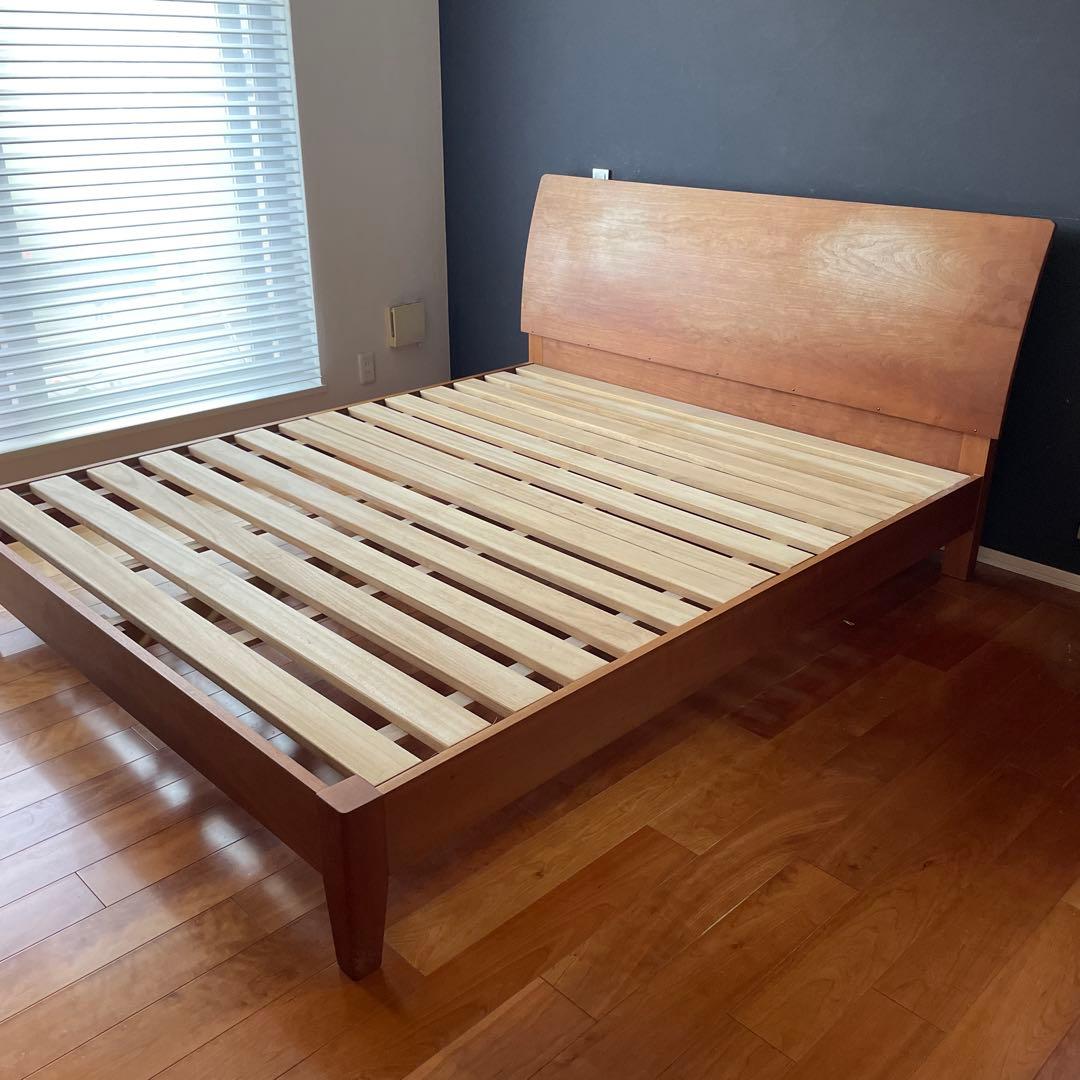 アクタス　木製クイーンサイズベッドフレーム