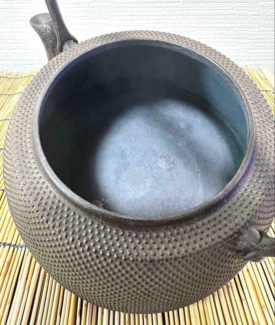 未使用品、タグ付　南部三厳堂造　２０型アラレ　南部鉄瓶　南部鉄器　調理器具