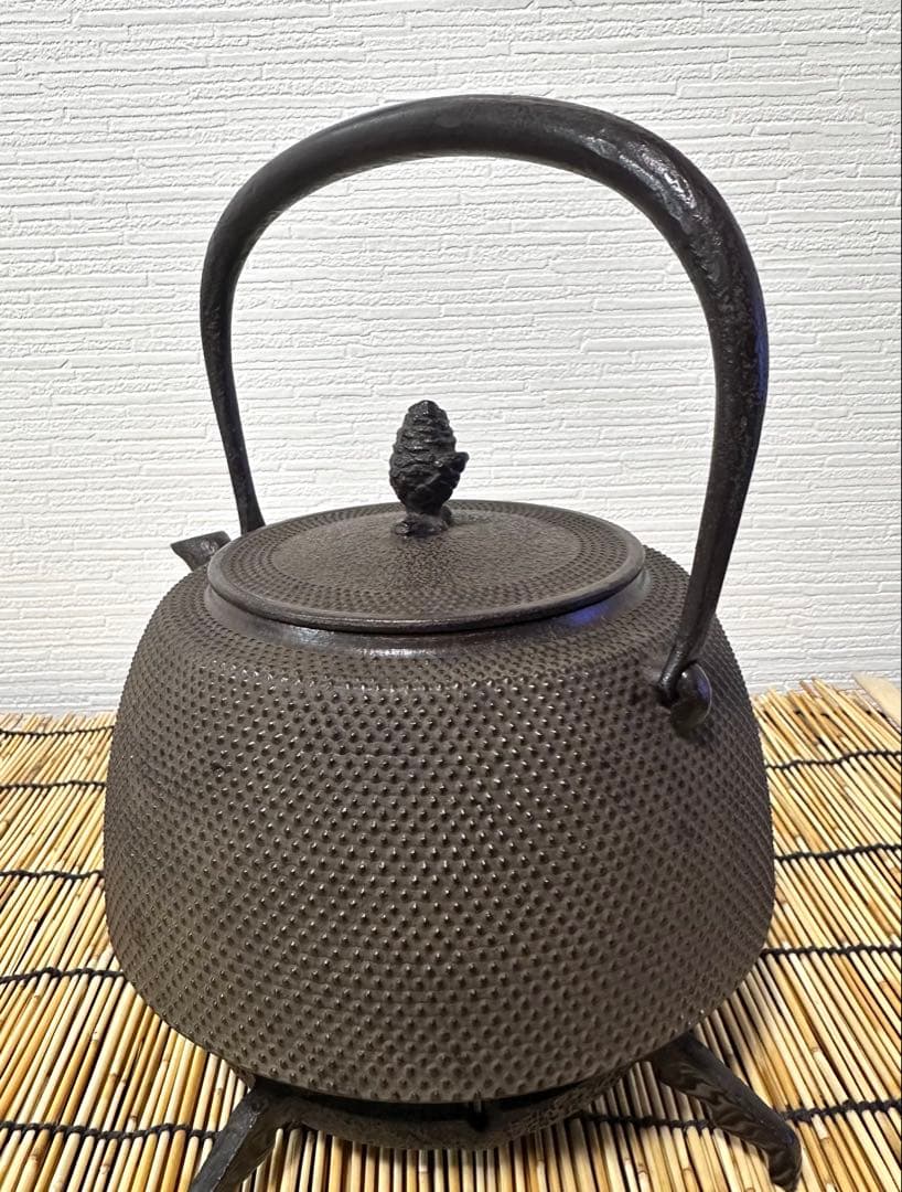 未使用品、タグ付　南部三厳堂造　２０型アラレ　南部鉄瓶　南部鉄器　調理器具