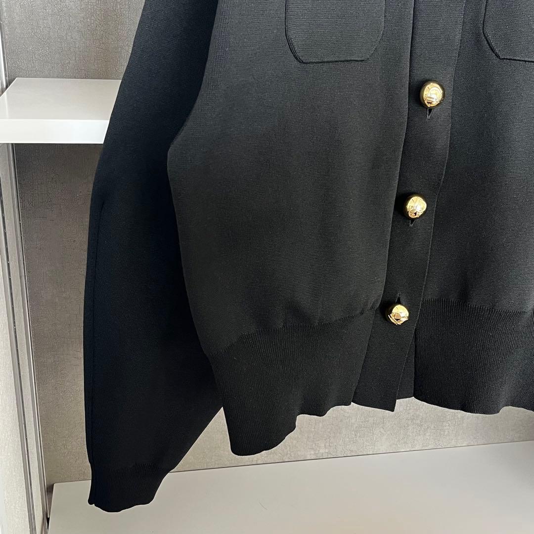 アダムエロペ　シャツ襟付きカーディガン　ブラック　金ボタン　長袖　クルーネック黒