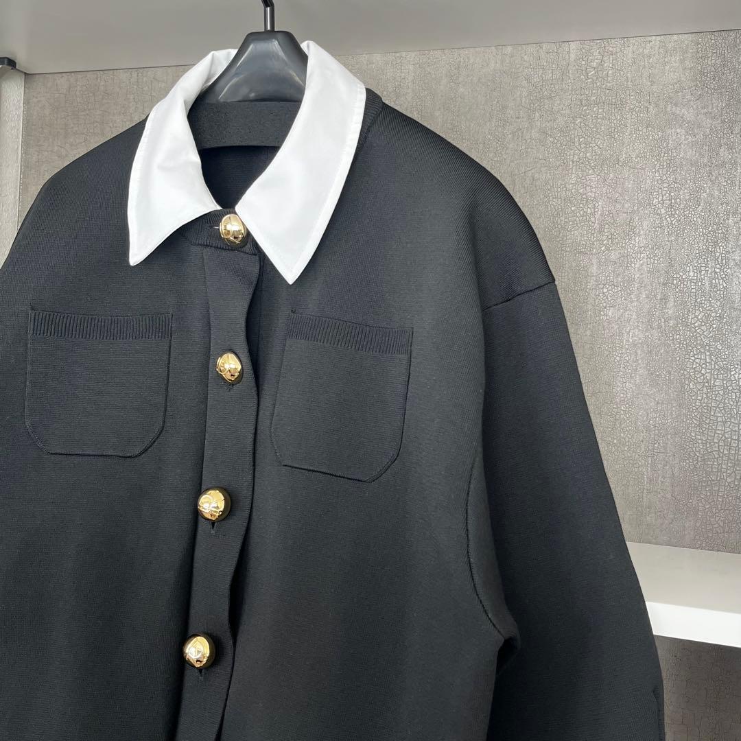 アダムエロペ　シャツ襟付きカーディガン　ブラック　金ボタン　長袖　クルーネック黒