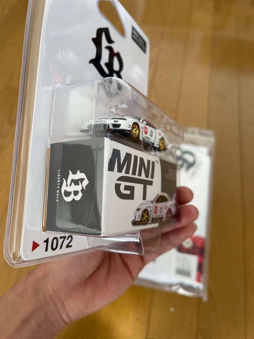 MINI GTのLB-Super Silhouette S15ミニカーと