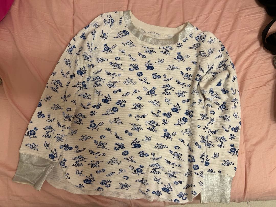 長濱ねるさん着用YUKI FUJISAWA Floral Tops/BLUE