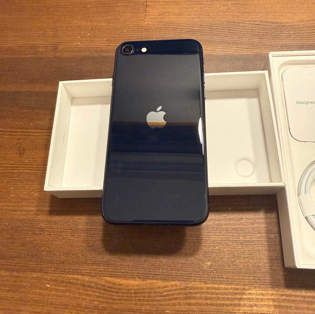 Apple iPhone SE第３世代 ミッドナイト　黒　ブラック