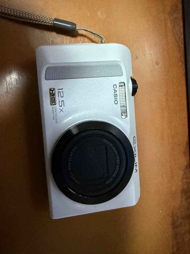 CASIO EXILIM 12.5倍ズーム デジタルカメラ　EX-ZR200