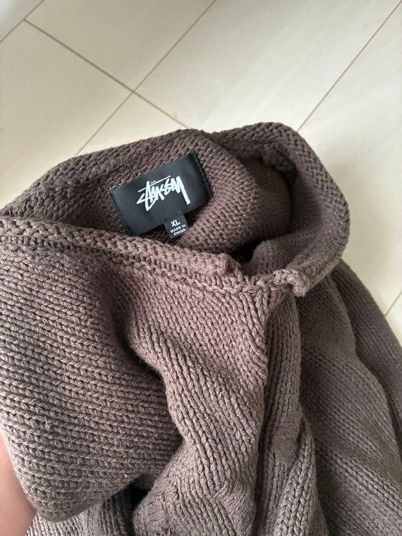 トップス Brown Embroidered V-Neck Logo Pull