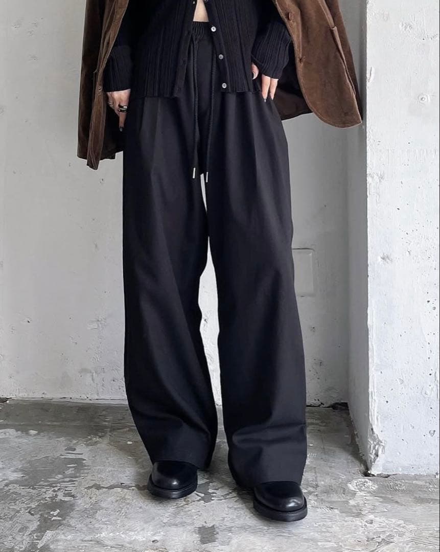 美品 CaNARi ストレート パンツ ブラック