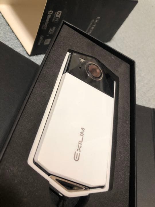 Casioカシオ自撮りカメラEX-TR70