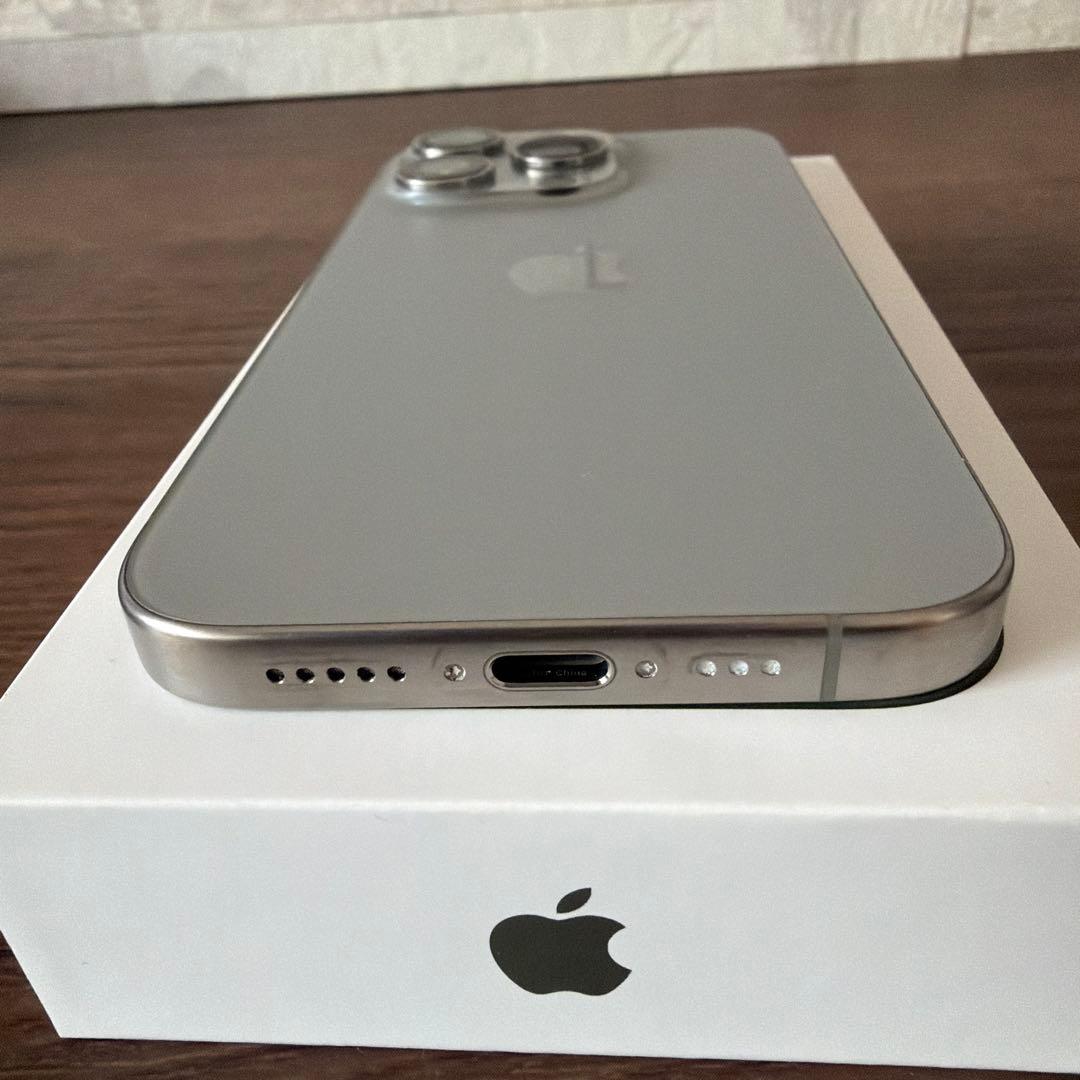 iPhone 15 Pro 本体 ナチュラルチタニウム　256GB