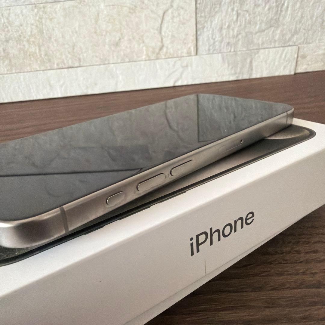 iPhone 15 Pro 本体 ナチュラルチタニウム　256GB