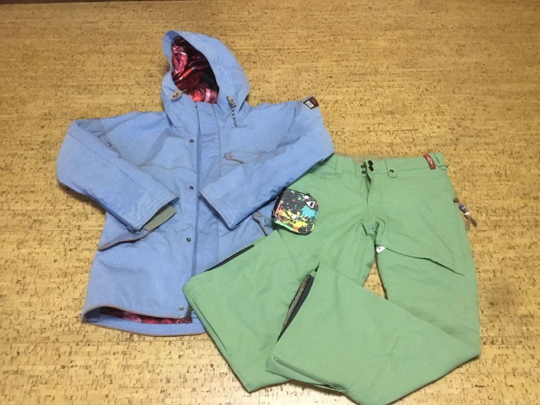 美品　BURTON M サイズ　スノーボードウェアセット（女性用）