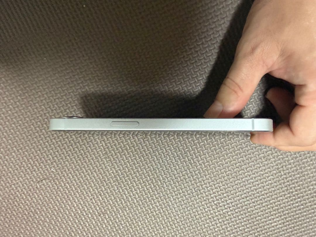 iPhone 16e SIMフリー　256gb