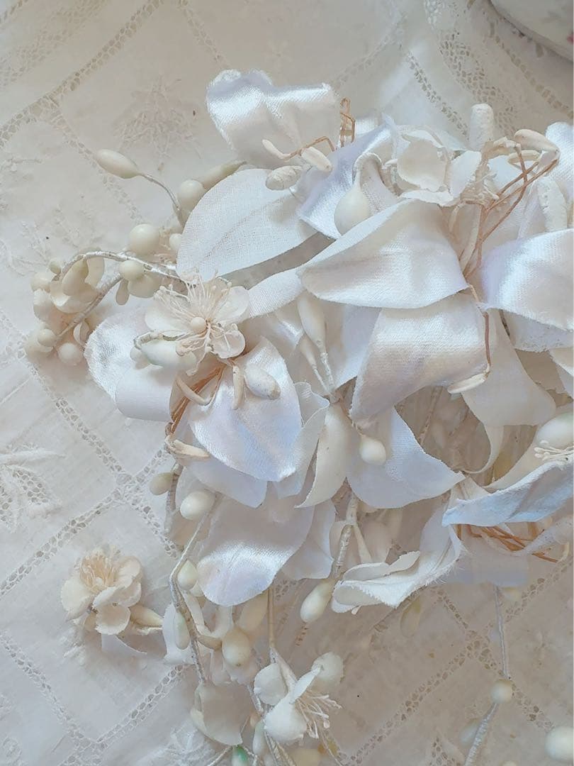 ワックスフラワーと造花マリアージュのアンティークの髪飾り　フランス