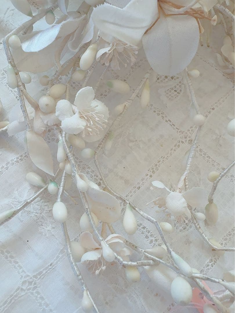 ワックスフラワーと造花マリアージュのアンティークの髪飾り　フランス