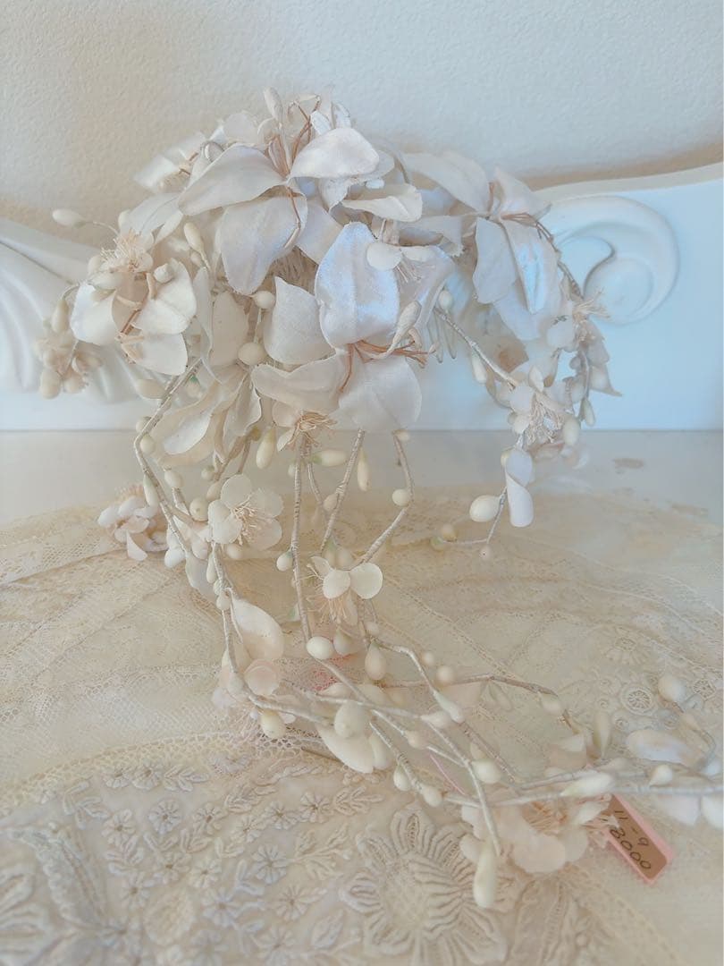 ワックスフラワーと造花マリアージュのアンティークの髪飾り　フランス