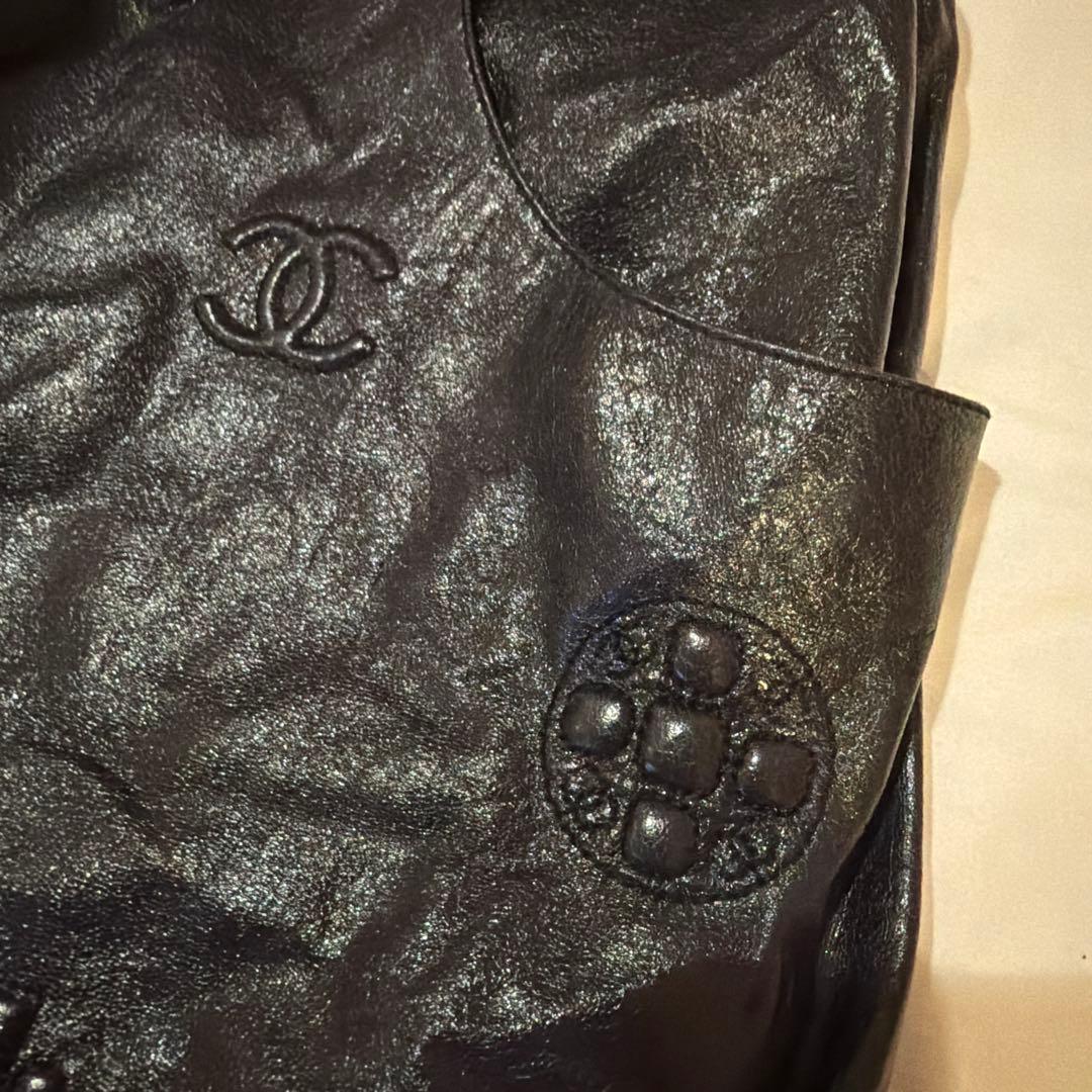 CHANEL レザーショートパンツ