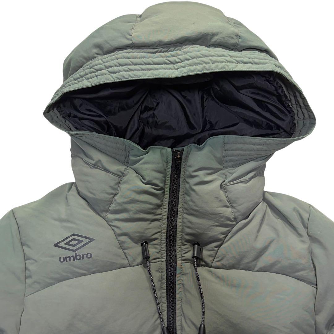 umbro アンブロ カーキ　ダウンジャケット フード付き デサント　Mサイズ