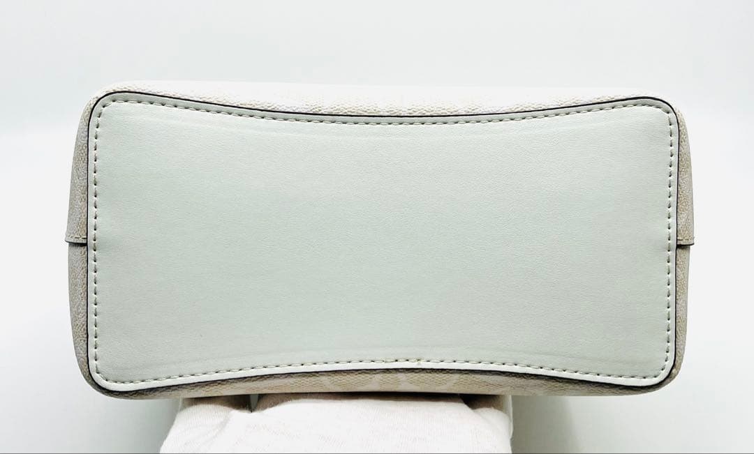 【新品・未使用】COACH スモール タウン バケット バッグ シグネチャー