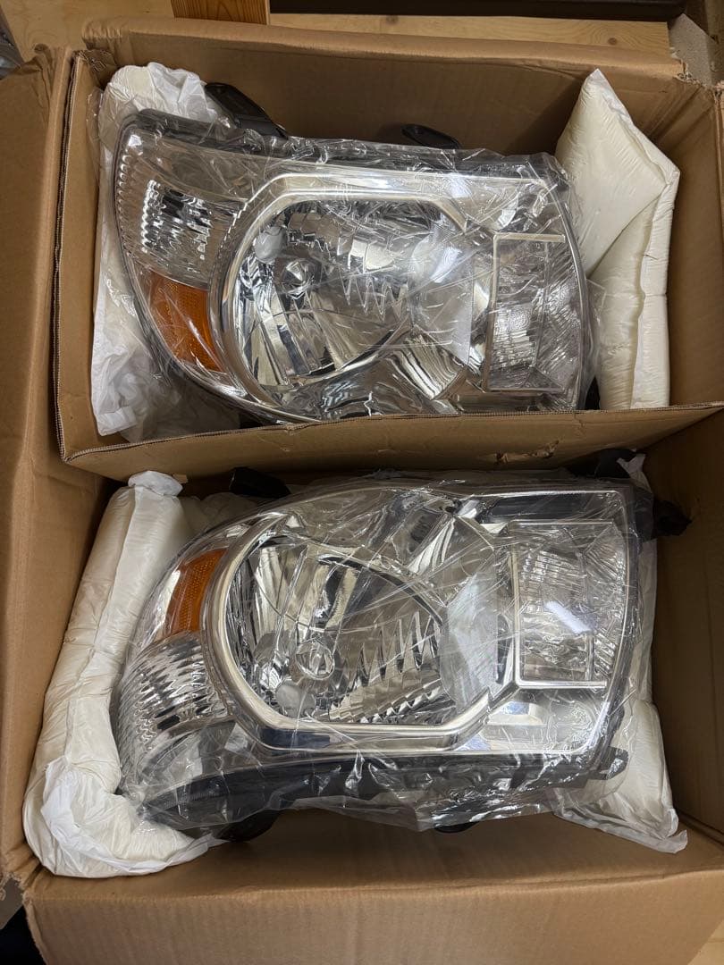 タコマ 社外純正風ヘッドライト 左右セット