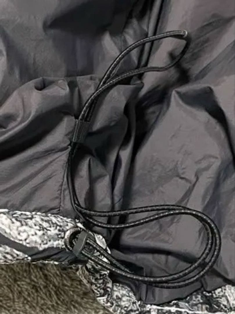 ナイキACG ダウンジャケット　迷彩柄 プリマロフト 美品　ドローコード付き