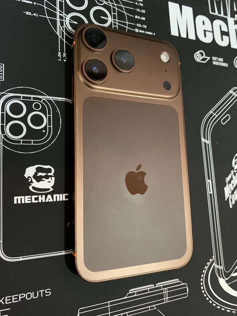 iPhone XR カスタム品(18Pro?風) ブラウン 128GB