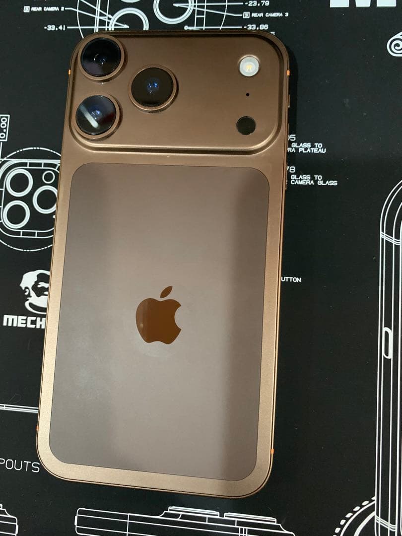 iPhone XR カスタム品(18Pro?風) ブラウン 128GB