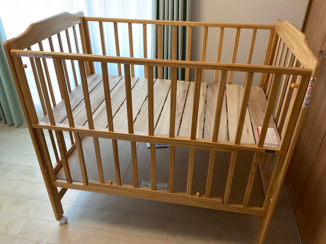 【カトージ】ハイシートベビーベッド（ナチュラル）