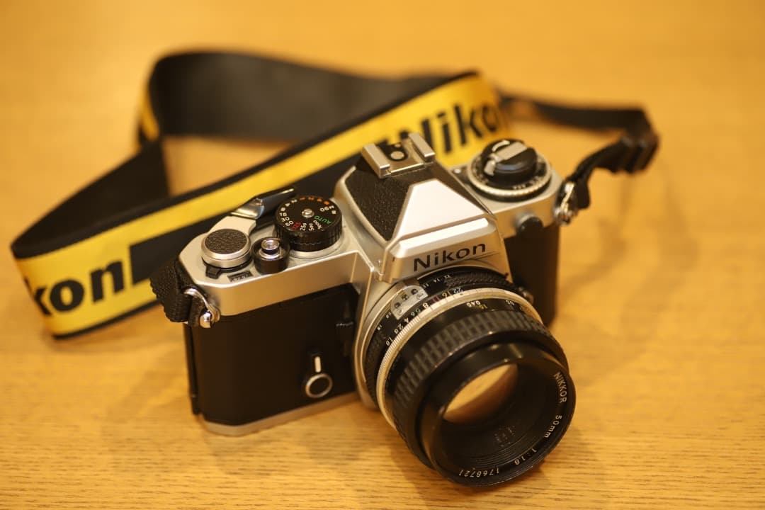 Nikon FE + NIKKOR 50mm f/1.8 レンズ付き　ニコン