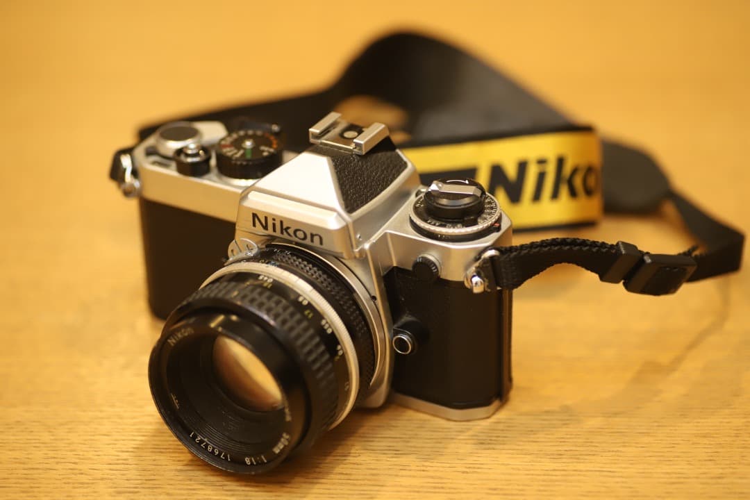 Nikon FE + NIKKOR 50mm f/1.8 レンズ付き　ニコン