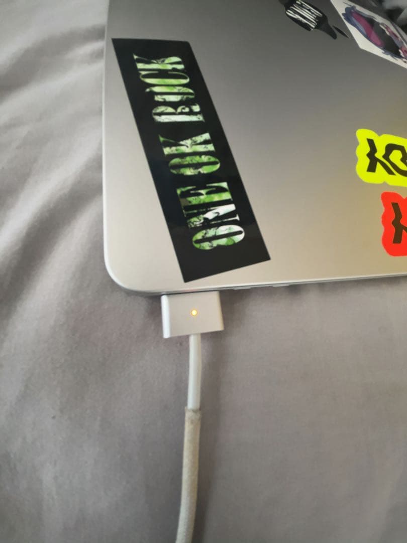 L*a様 Macbook air M2 512GB＋ノートPCスタンド