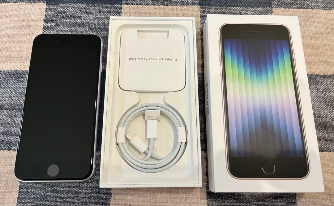 【美品】Apple iPhone SE (第3世代) スターライト64GB