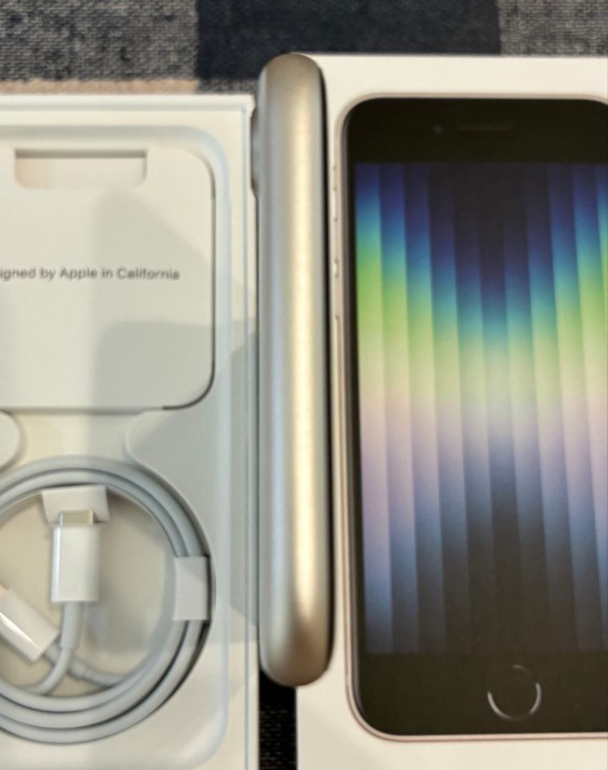 【美品】Apple iPhone SE (第3世代) スターライト64GB