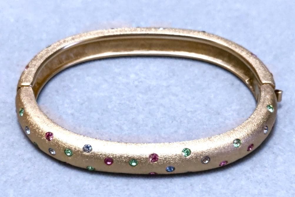 スワロフスキー　テクスチャード　マルチカラークリスタルバングル箱付き　41131