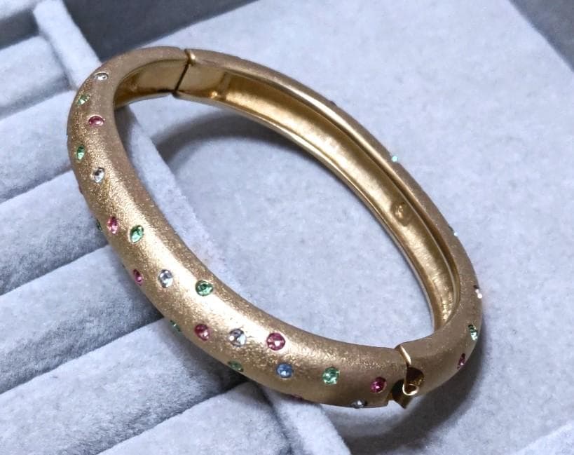 スワロフスキー　テクスチャード　マルチカラークリスタルバングル箱付き　41131