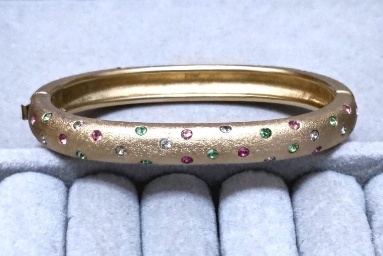 スワロフスキー　テクスチャード　マルチカラークリスタルバングル箱付き　41131