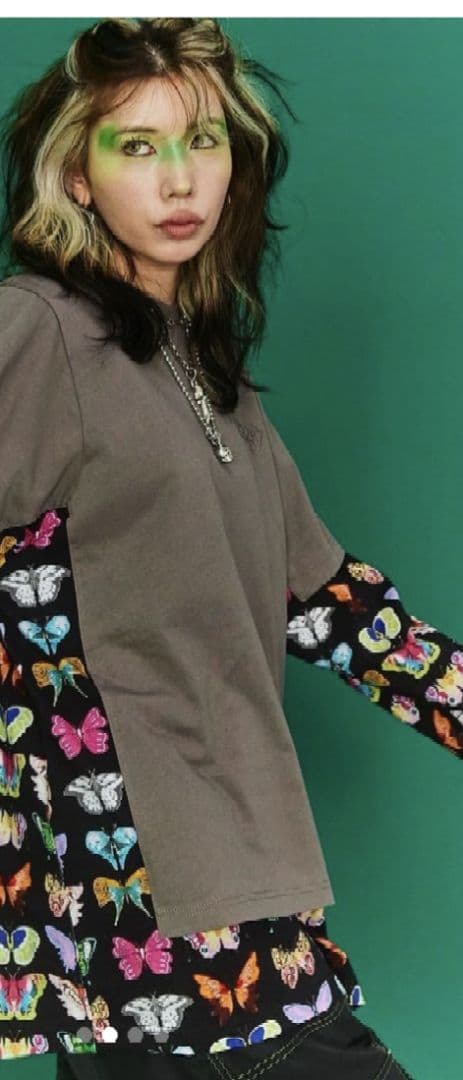 【完売品✨新品✨タグ付き】RE蝶々柄ロングTシャツ グレー・ブラック