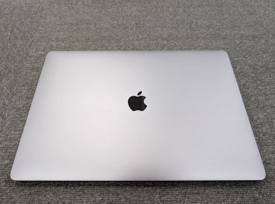 MacBook Pro 15インチ 本体　Mid2018