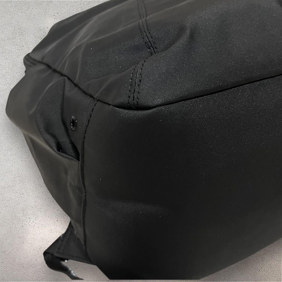 【新品タグ付】サムソナイトレッド　リュック　バックパック ブラック