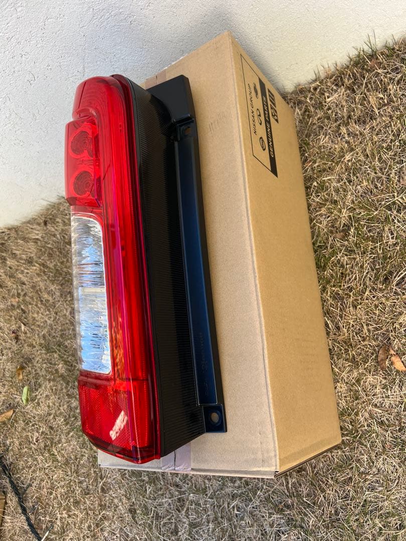 キャラバン NV350 テールランプ 左右セット　E26