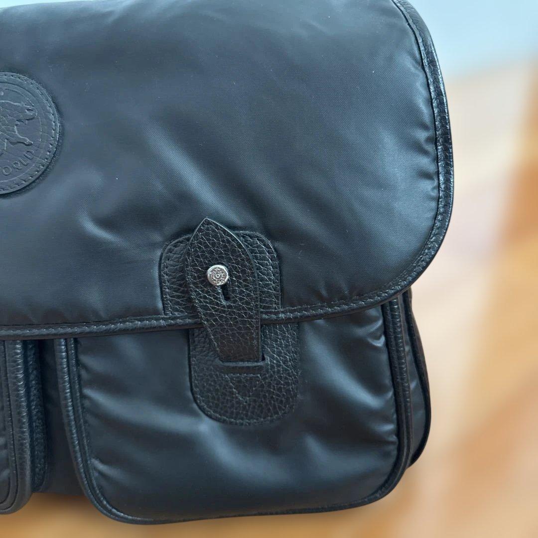 ハンティングワールド　メッセンジャーバッグ　ショルダーバッグ