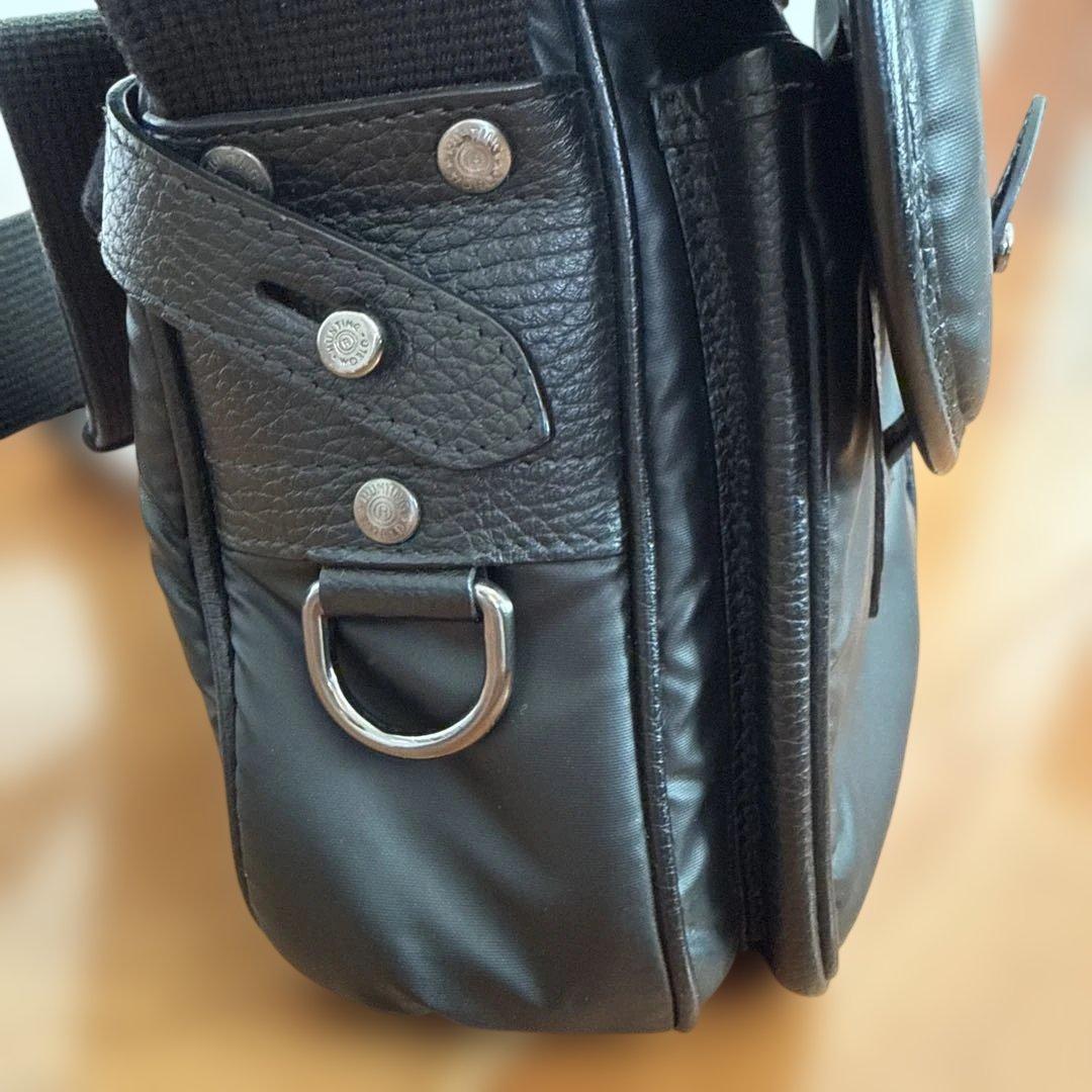 ハンティングワールド　メッセンジャーバッグ　ショルダーバッグ