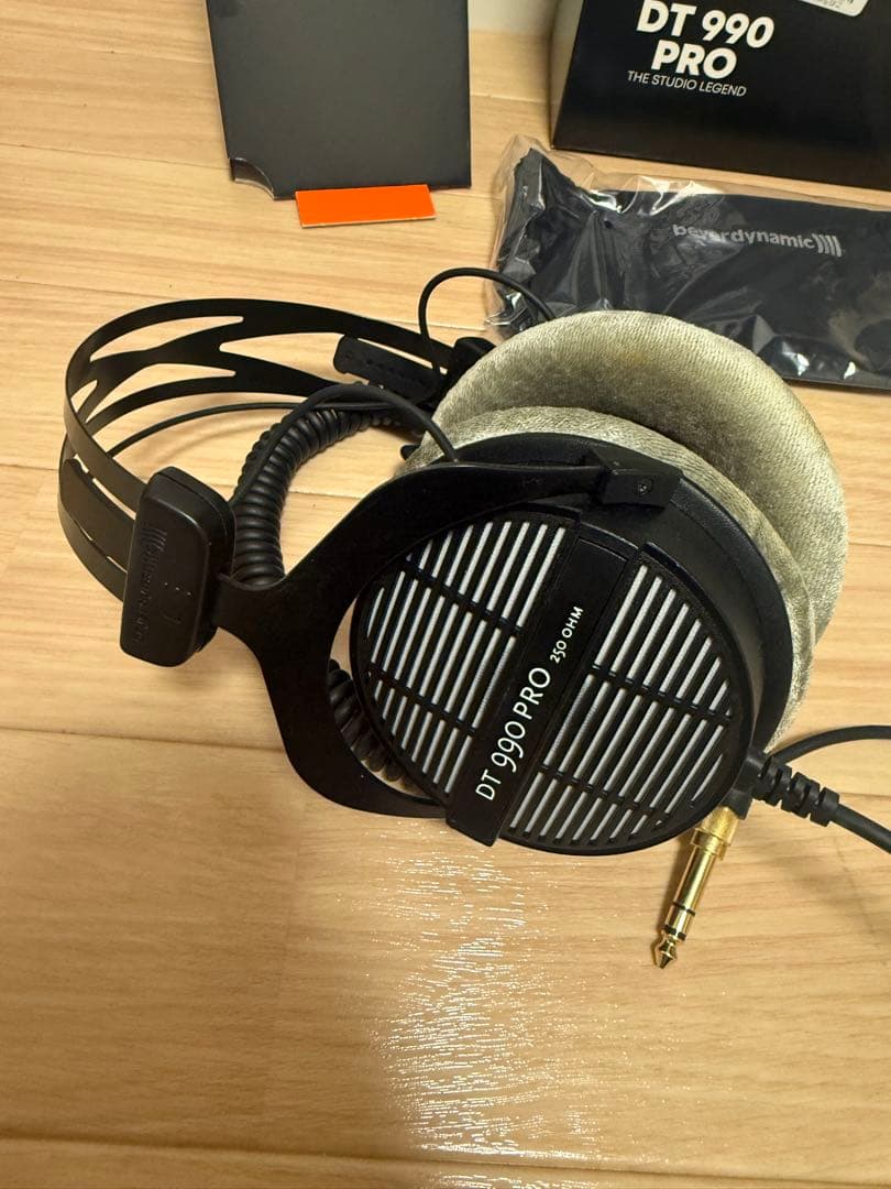 ヘッドホン beyerdynamic DT 990 PRO
