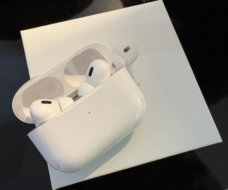 【美品】AirPods Pro 2（第2世代）USB‑Cモデル ＋ ケース付き