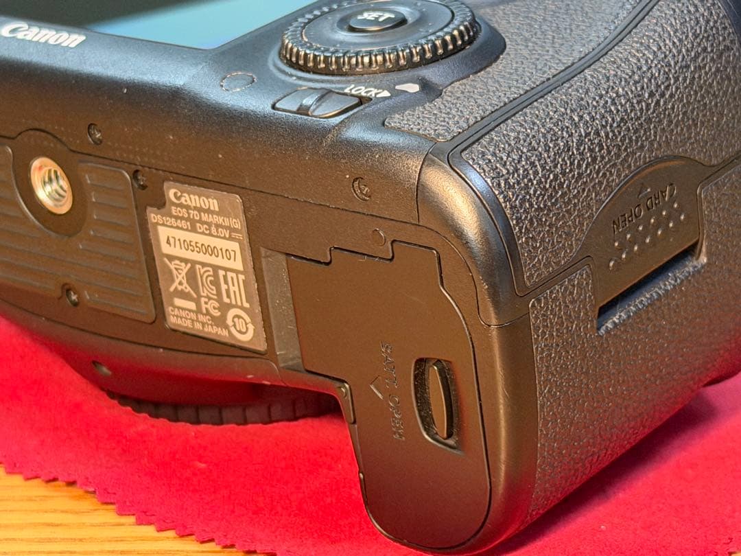 デジタルカメラ Canon EOS 7D Mark II + EF-S 17-55mm f2.8