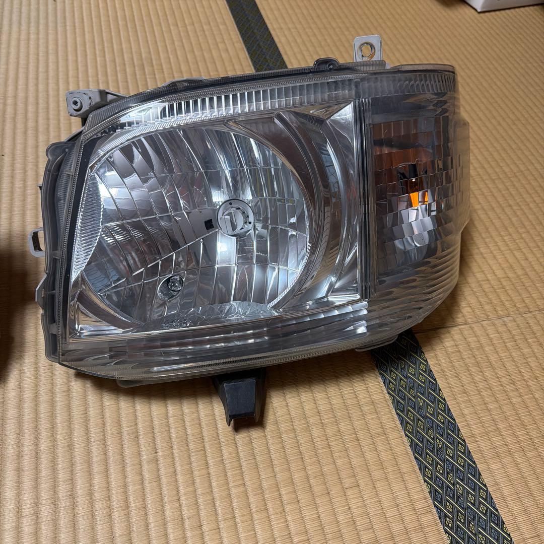 ハイエース3型ヘッドライト純正☆