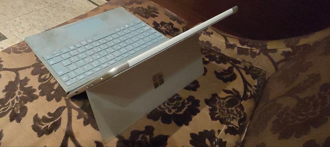 Microsoft Surface Pro 8 本体