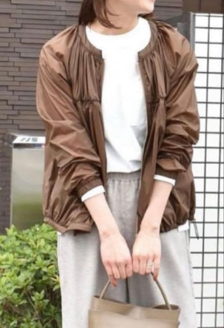 OUR アワーホーム　たっぷりギャザーの綺麗めブルゾン